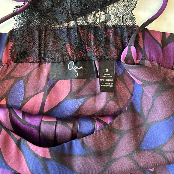 Aqua flowy top with back lace detailing size small - Picture 3 of 6